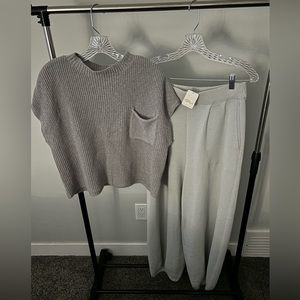 New with tags Free People Freya 2 piece sweater set, size Lg, colour “Ashblown”.